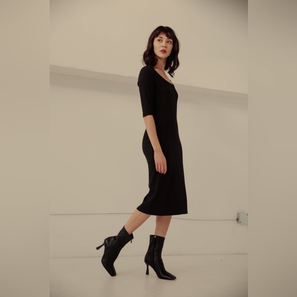 NWOT - Paper Plane Elegant Black Ribbed Midi Dress